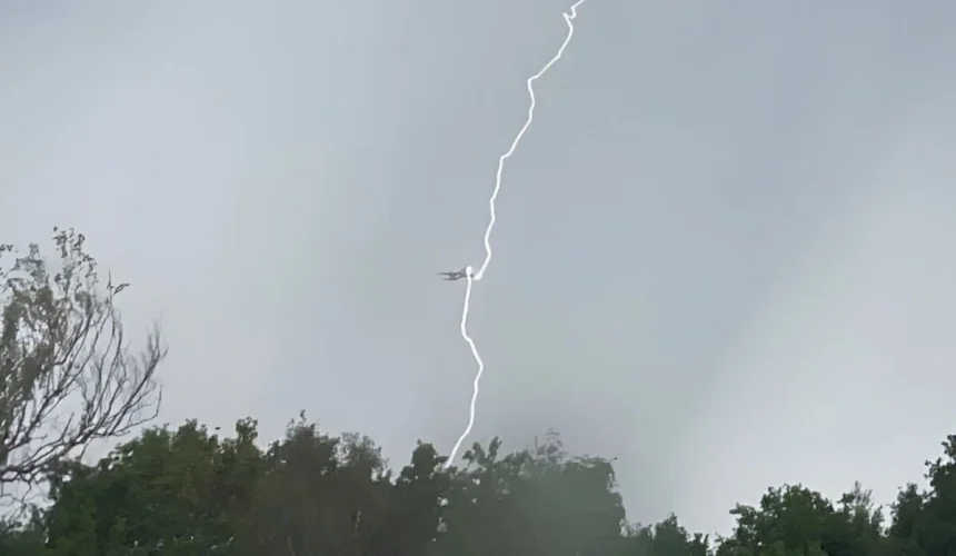 EasyJet plane hit by lightning, making emergency landing at Gatwick Airport