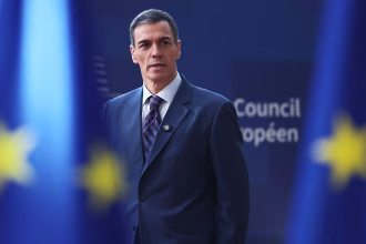 Despite Pedro Sánchez's progressive international policies, Spain continues to move to the right