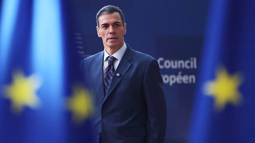 Despite Pedro Sánchez's progressive international policies, Spain continues to move to the right