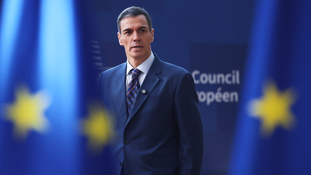 Despite Pedro Sánchez's progressive international policies, Spain continues to move to the right