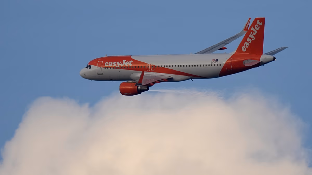 EasyJet's losses deepen as fuel costs soar and bookings flood due to Iran war