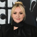 Which British singer does Hayden Panettiere talk about in her book?
