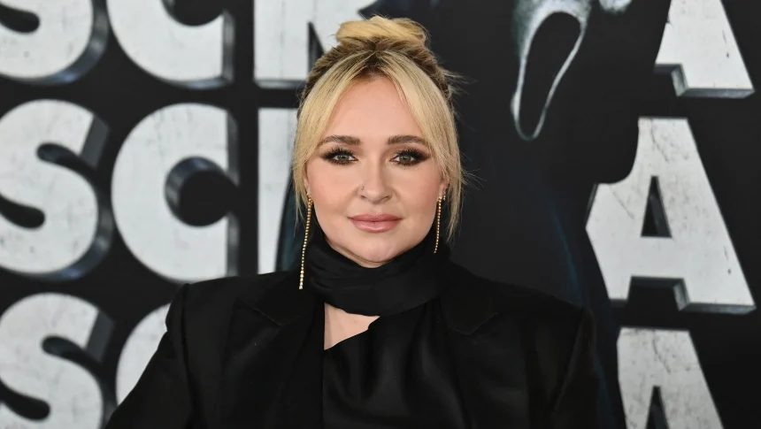 Which British singer does Hayden Panettiere talk about in her book?