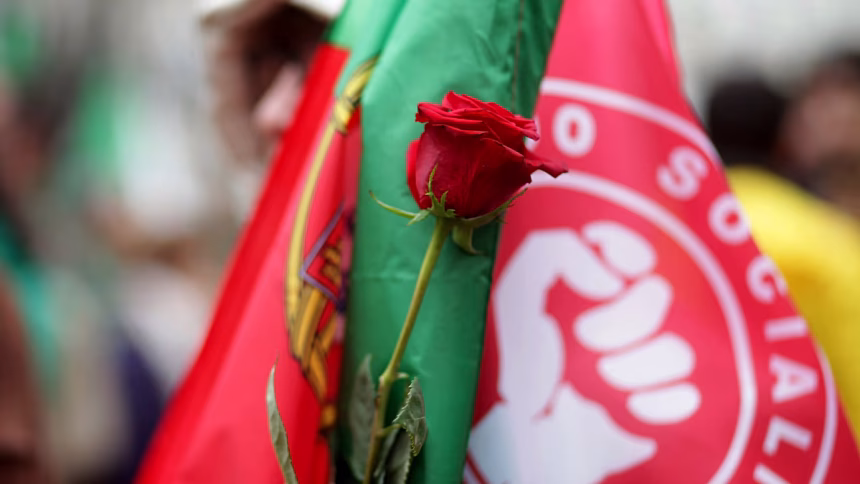Portuguese police investigate corruption allegations within the Socialist Party, arresting five people