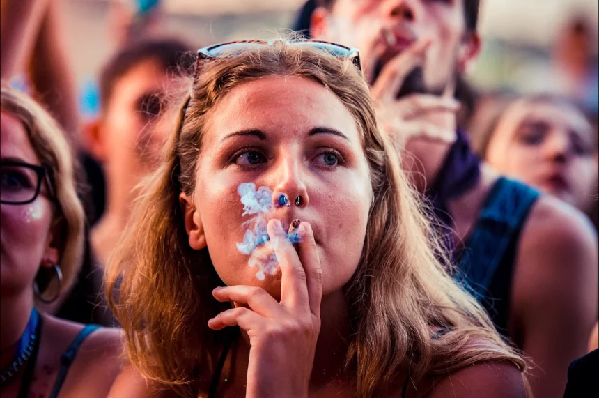 UK smoking ban may not apply to British teens living in Spain