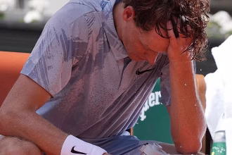 Top-ranked player Jannik Sinner withdraws from Roland Garros midway through battling the heat