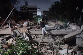 Earthquakes of magnitude 7.2 and 7.5 hit Venezuela, causing severe damage - number of victims not yet announced