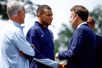 Fake article claiming that Mbappé raised sexual harassment allegations against Macron