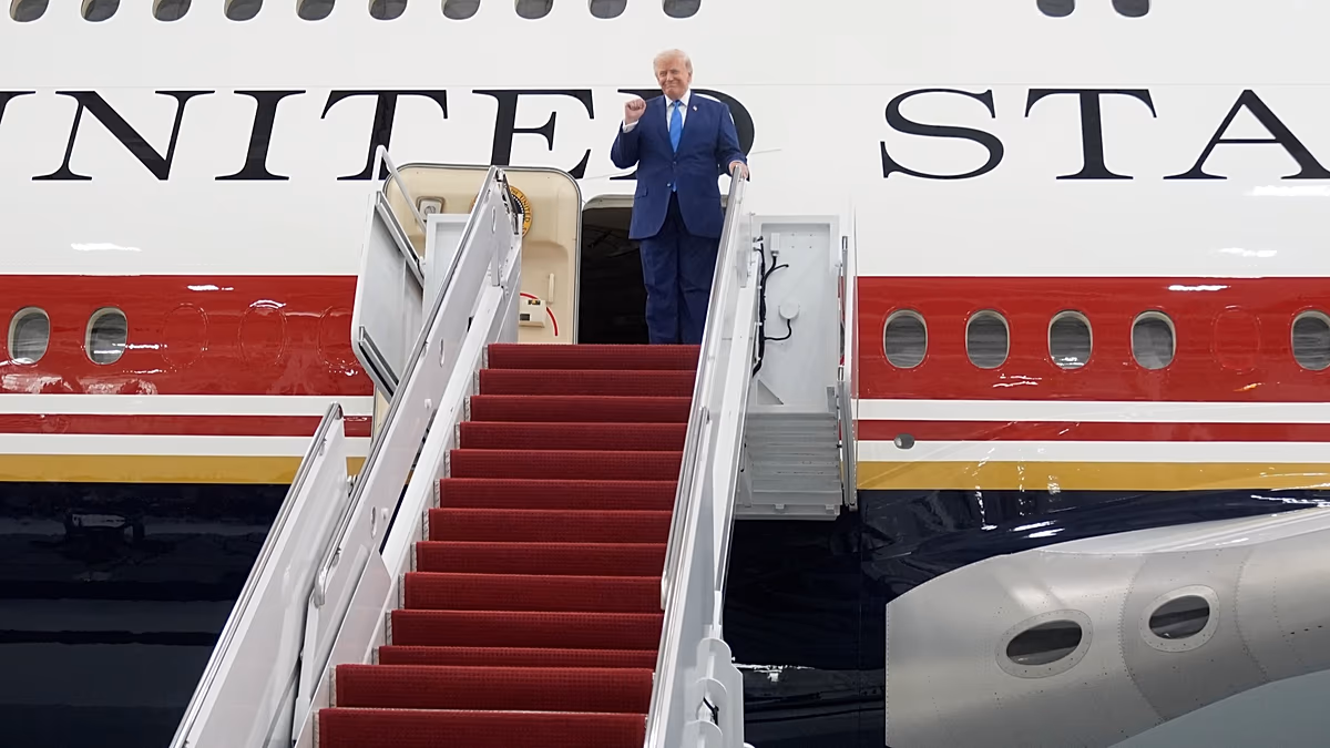 'Flying White House': President Trump unveils new Air Force One