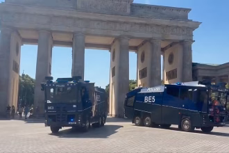 Hottest day: Berlin police deploy water cannons to combat heat wave