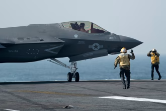 Iran threatens complete halt to negotiations during intensive US air activity near Hormuz