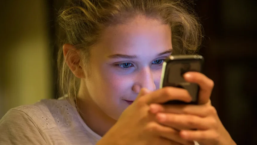 UK social media ban for kids – what overseas parents need to know