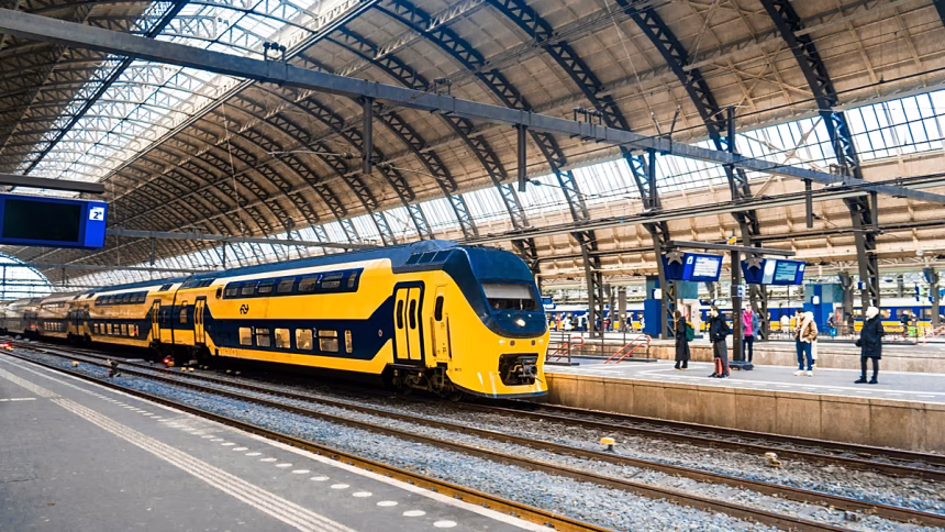 Travel by train across the Netherlands this summer for just 49 euros per month