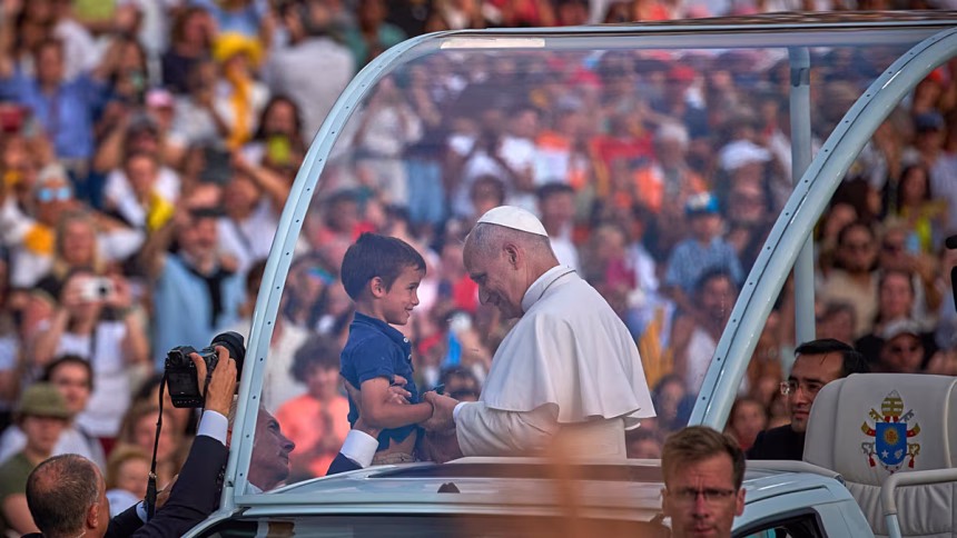 Twitter “miracle” during Pope’s visit to Barcelona