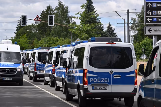 20,000 people protest at AfD party convention in Germany