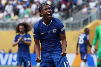 Better suited than Santos: Manchester United enter talks to sign £40m midfielder