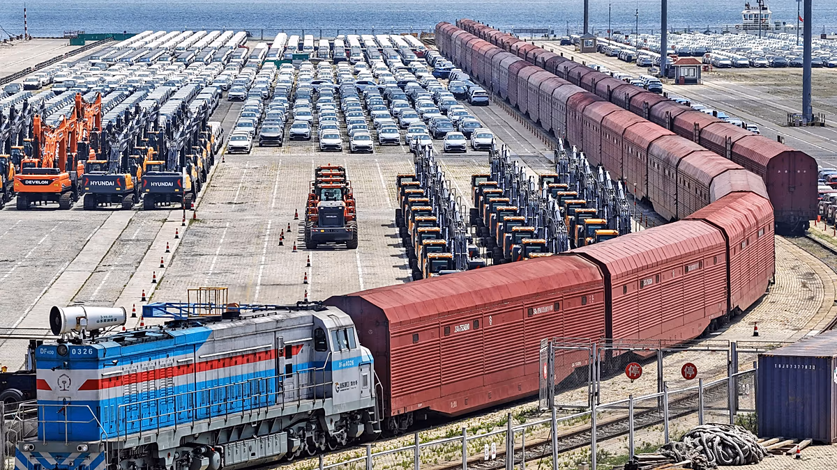 China's economic growth hits slowest pace in more than three years