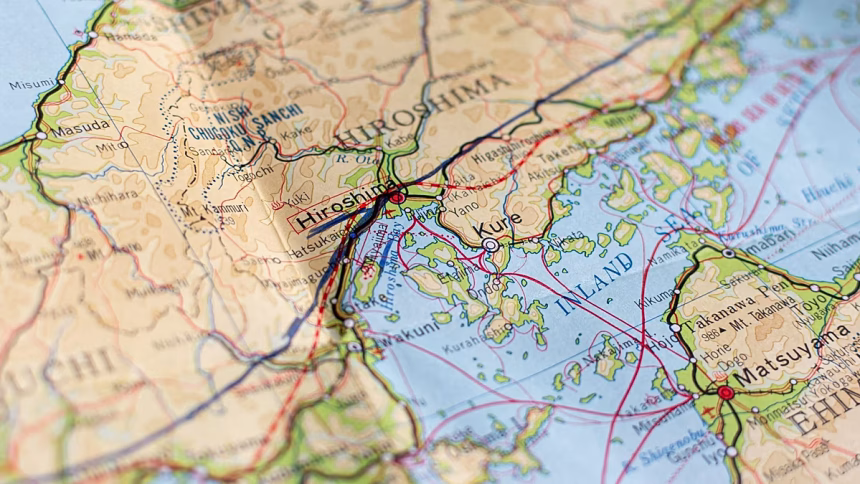 Do you like aviation and geography? Try our flight and city guessing game