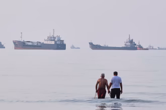 Oil prices rise further as battle flares up in the Middle East