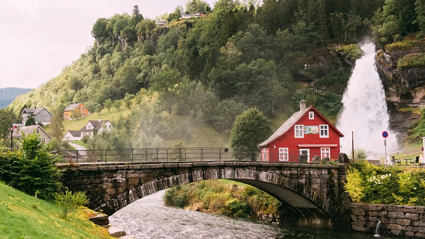 Ranking: Which countries received the most tourists from 2019 to 2025?