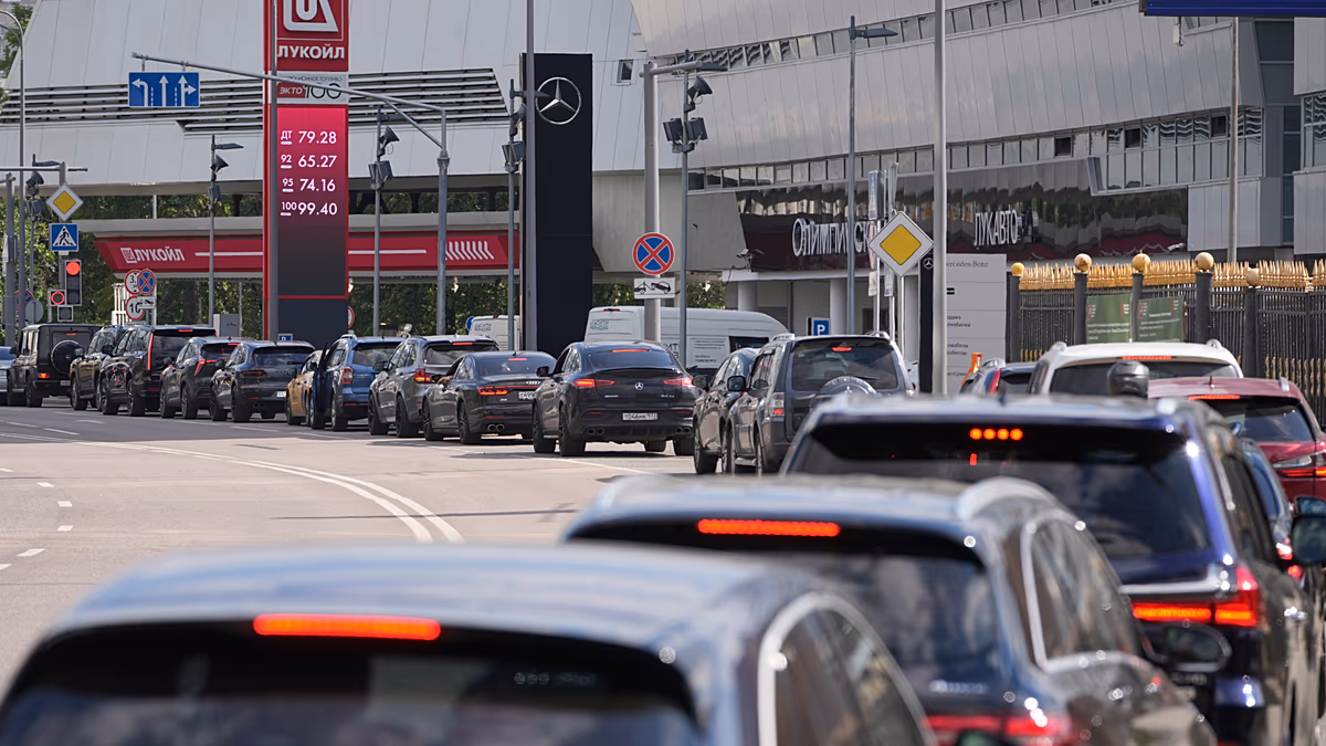 Russia's gasoline crisis worsens as citizens feel the pain of the Ukraine war