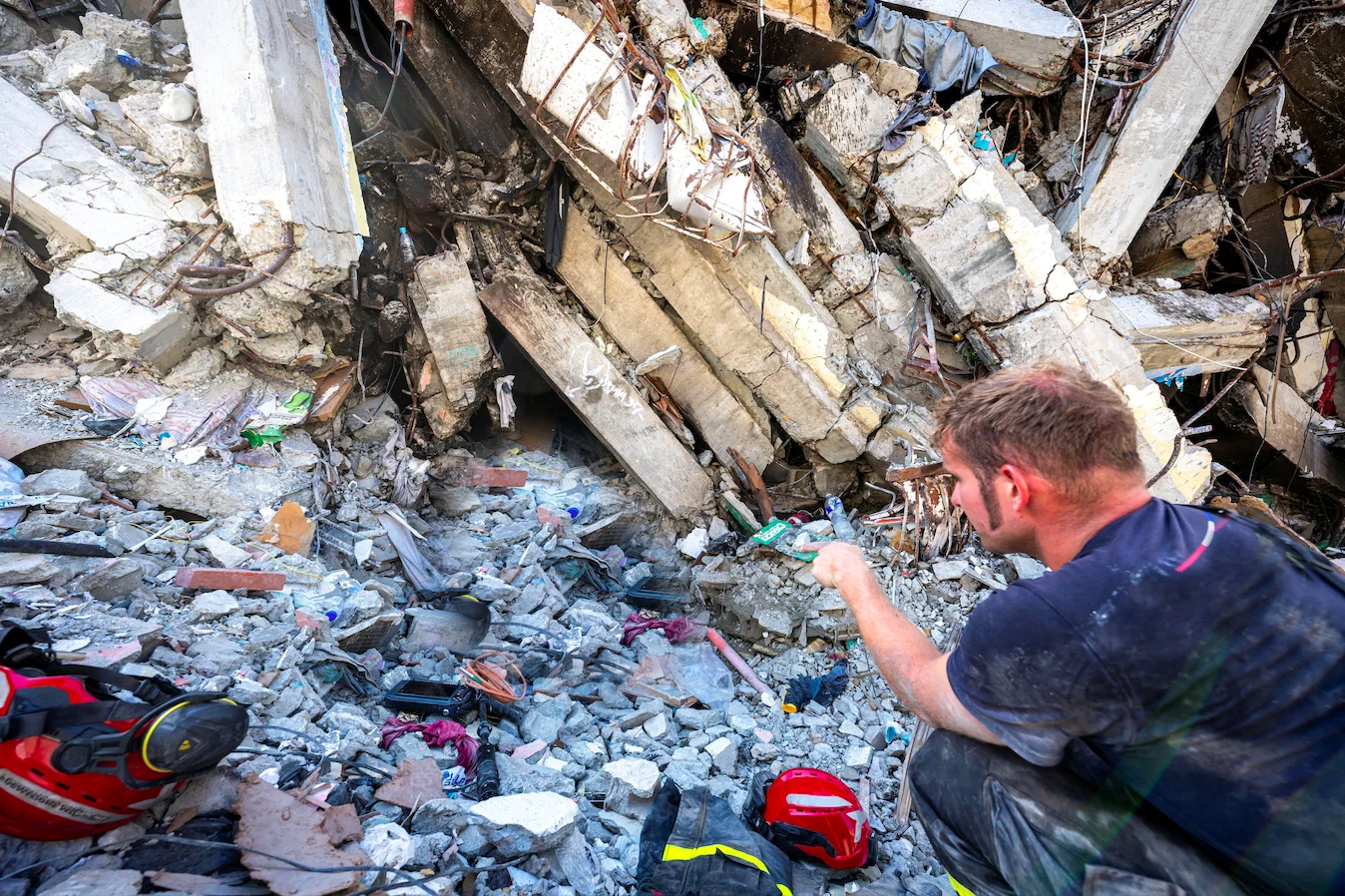 British and Spanish rescue teams race against time as search for Venezuela earthquake enters most critical stage