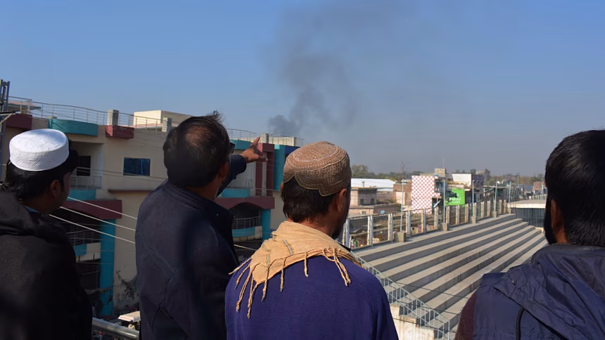 Suicide bomber kills 15 people at security checkpoint in northwest Pakistan