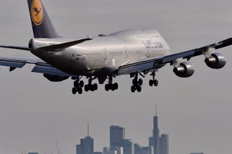 Survey: Half of Germany's high earners consider moving abroad