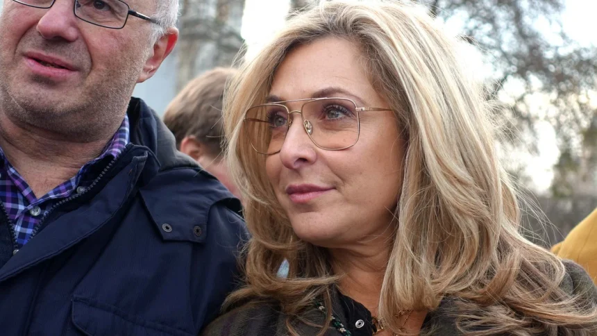 EastEnders star Tracy-Anne Oberman refuses to board flight to Spain, details should be confirmed before travelling.