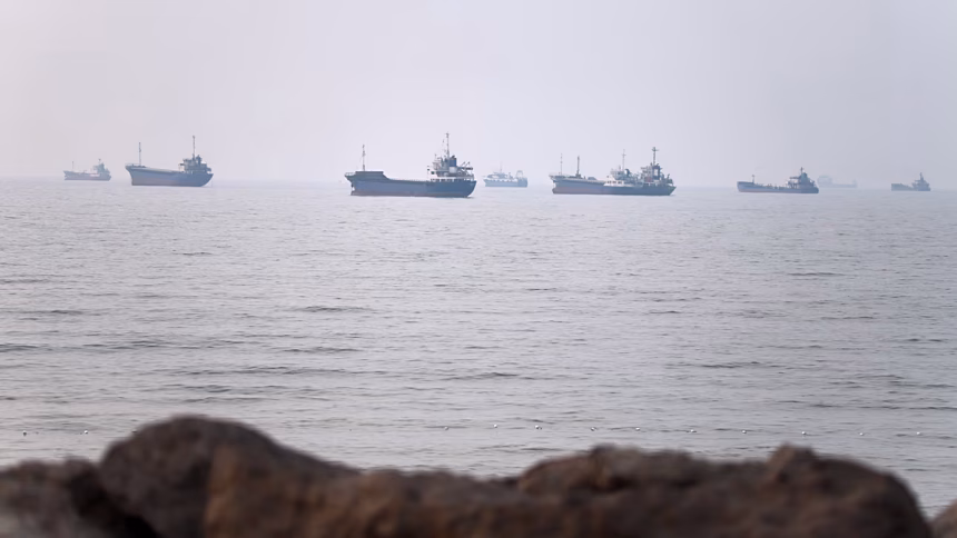 US launches additional strikes against Iran amid renewed escalation in conflict over Strait of Hormuz