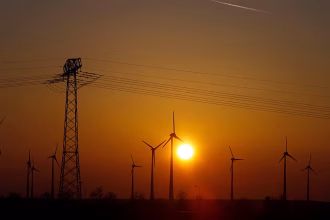 Wind, solar and heat pumps could help EU move away from LNG dependence by 2030, says study